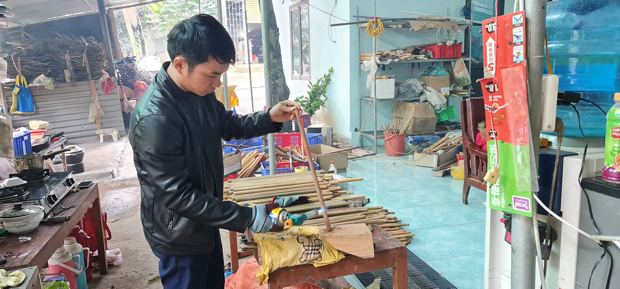 Chàng trai trẻ xứ Nghệ đưa sáo trúc từ quê ra thế giới